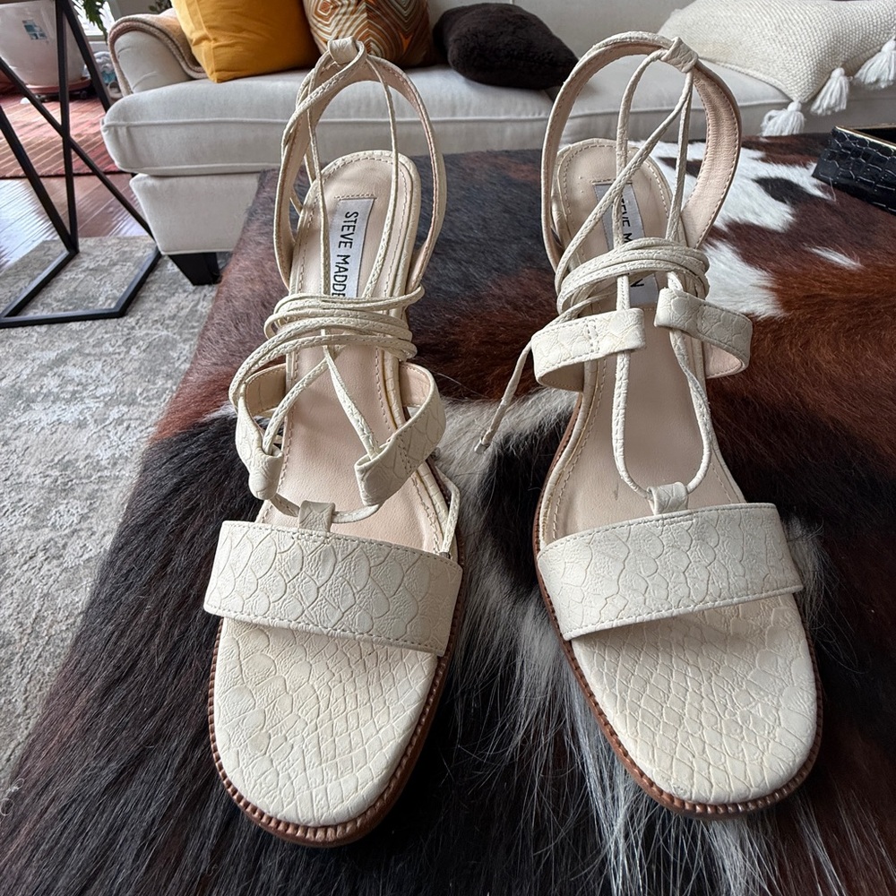 STEVE MADDEN FAITFUL SNAKESKIN SANDAL - SZ 7M